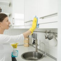 cómo limpiar los armarios de la cocina